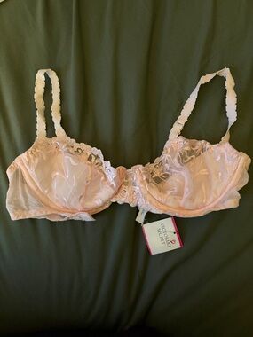 Victoria's Secret Light Pink Embroidered Lace Underwire Bra